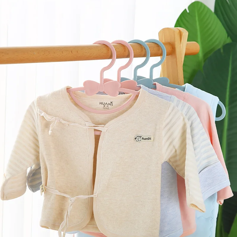 Cintres en plastique pour bébé - Baby Clothing Hanging Rack avis et prix